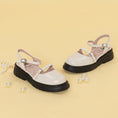 將圖片載入圖庫檢視器,【FAIR LADY聯名】甜酷風輕量後空厚底涼鞋(3B2857)
