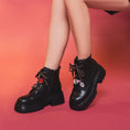 將圖片載入圖庫檢視器,【FAIR LADY聯名】雙色綁帶鋸齒短軍靴 (7A2969)
